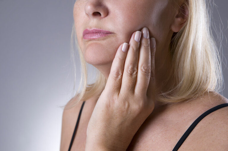 11 possible signs of dental implant failure